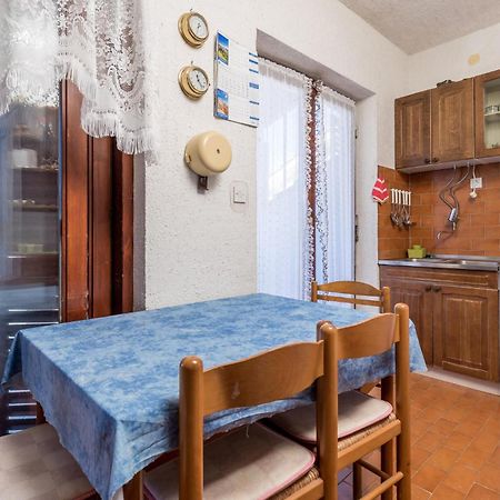 2 Bedroom Nice Apartment In Jablanac Extérieur photo