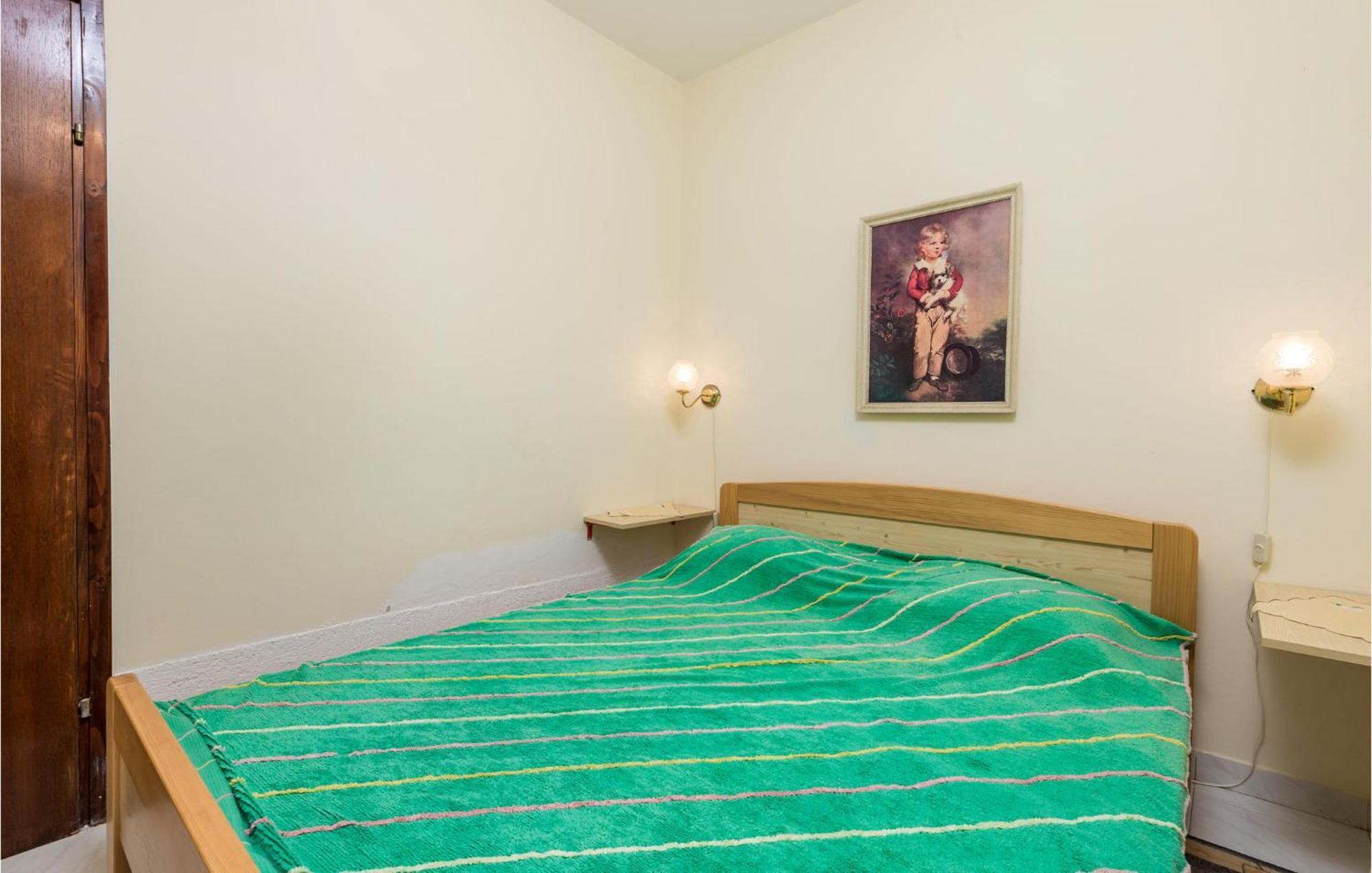 2 Bedroom Nice Apartment In Jablanac Extérieur photo